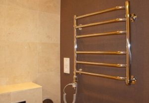 Установка электрического полотенцесушителя в ванной в Всеволожске
